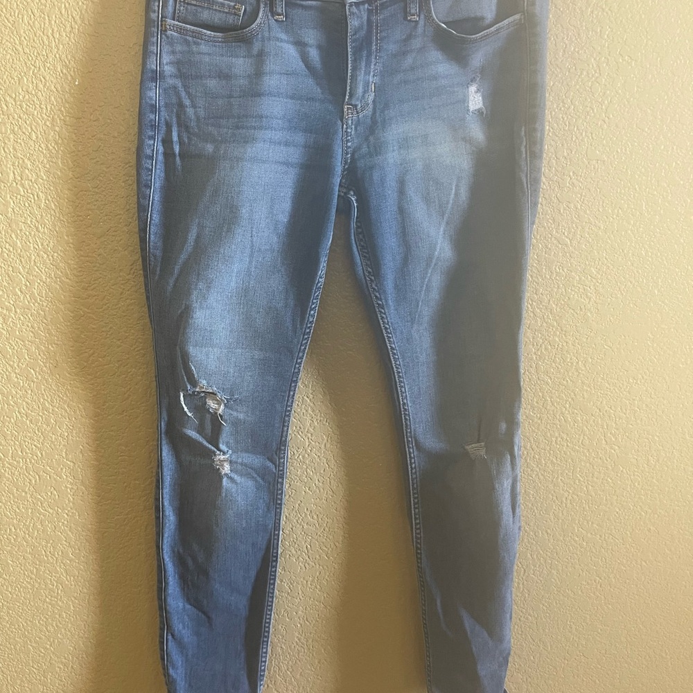 Hollister Blue Cropped Ankle Jeans with Distressed Knee